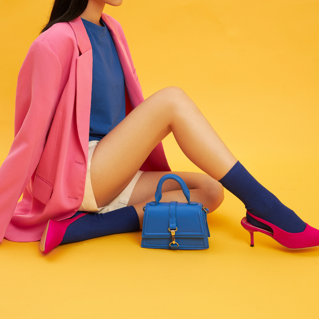 Mini Bags Continue to Attract Fashion Enthusiasts